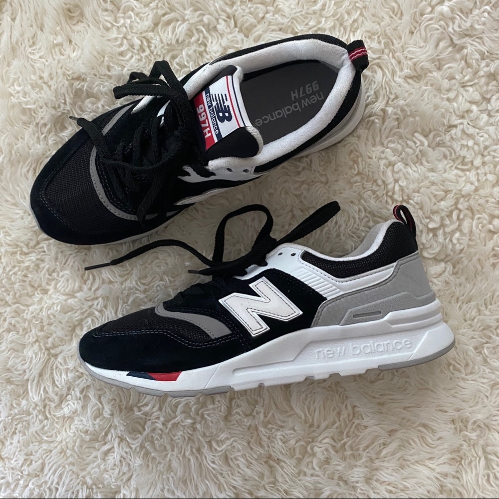 New Balance 977H Women’s Sneakers